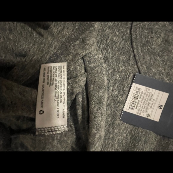 Universal Thread Promoted to Aunt T-Shirt - Picture 4 of 4